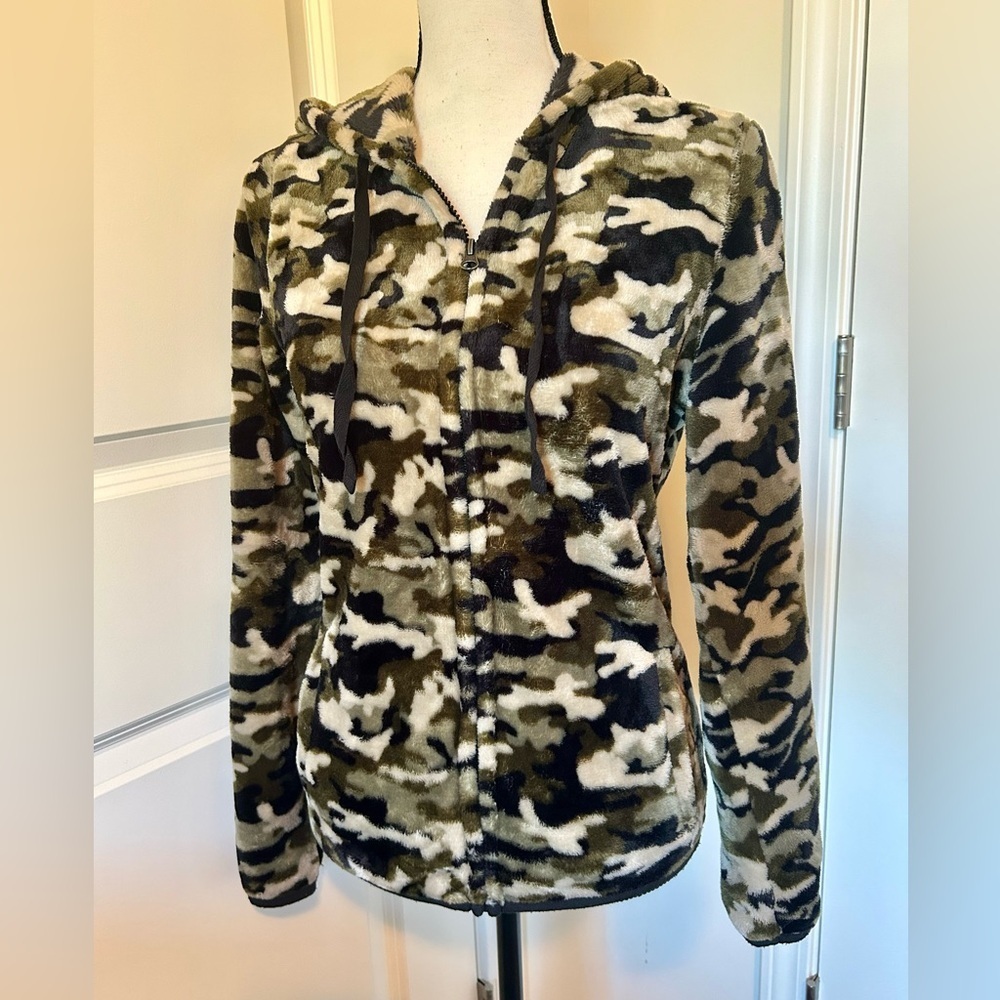 Super soft and comfy fury fuzzy camo zip up sweatshirt with hood - Picture 2 of 5